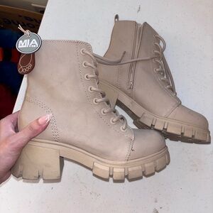 MIA women’s Tauren lace up lug sole combat boots